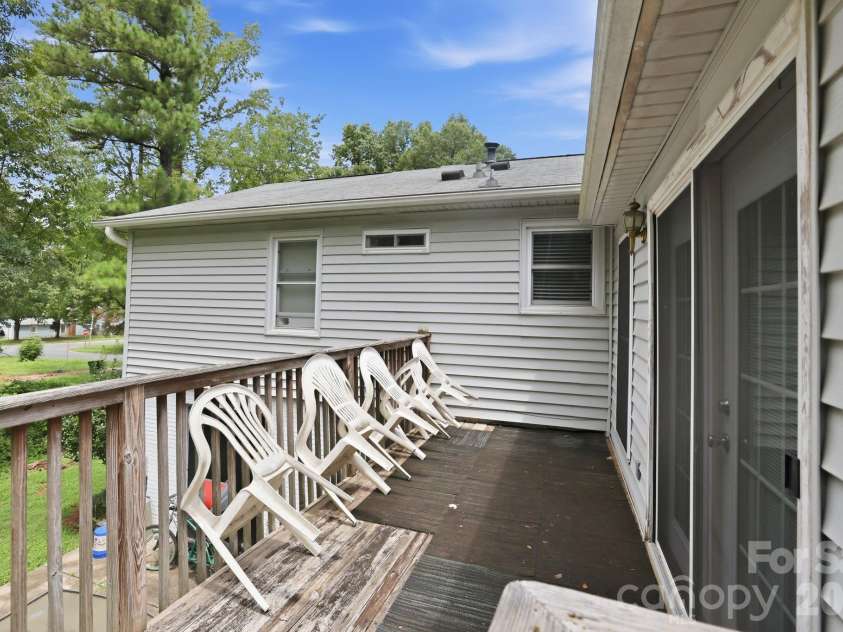 5914 Quiet Cove Court, Charlotte, NC 28215.  MLS# CAR4411070, YatesRealty ID 41777. 