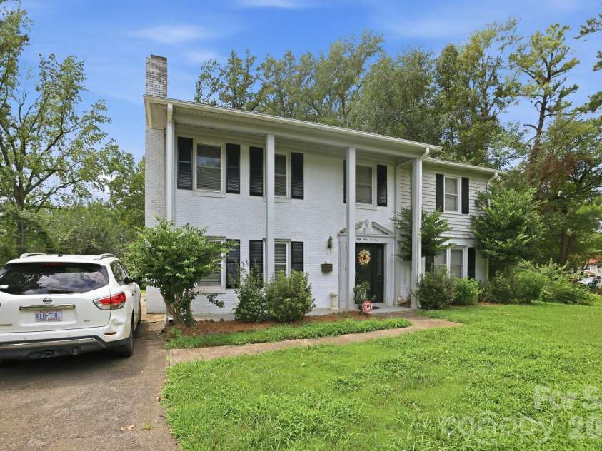 5914 Quiet Cove Court, Charlotte, NC 28215.  MLS# CAR4411070, YatesRealty ID 41777. 