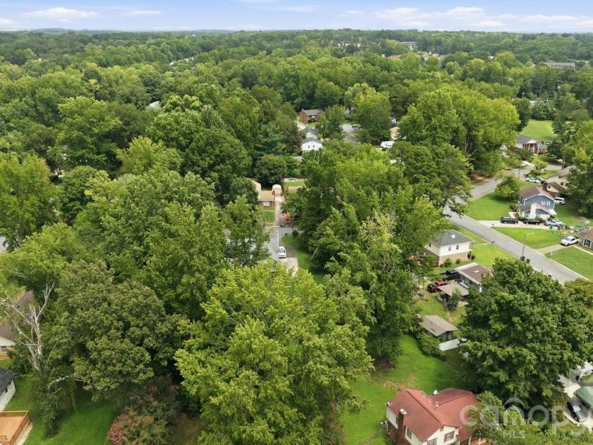 5914 Quiet Cove Court, Charlotte, NC 28215.  MLS# CAR4411070, YatesRealty ID 41777. 
