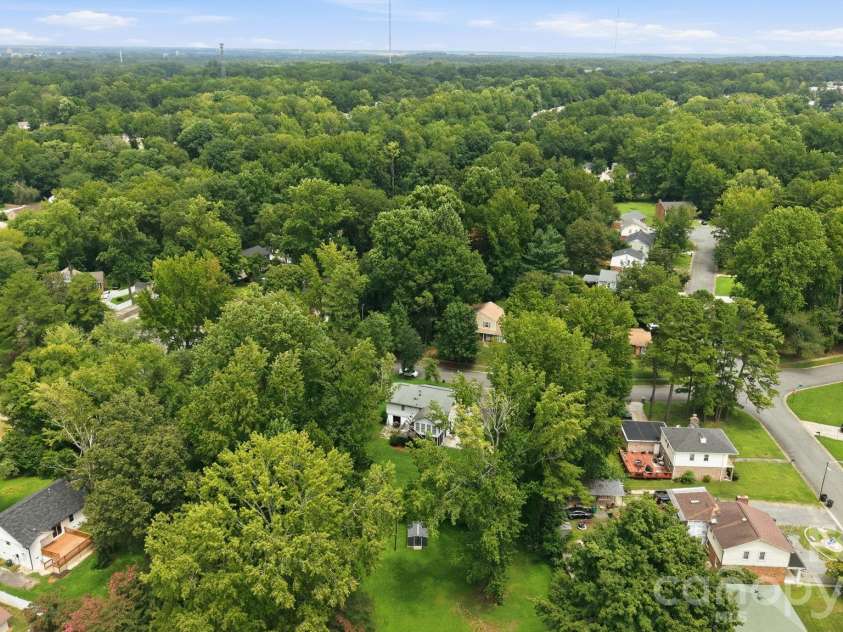 5914 Quiet Cove Court, Charlotte, NC 28215.  MLS# CAR4411070, YatesRealty ID 41777. 