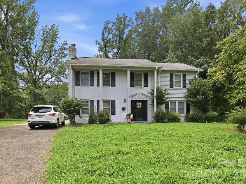 5914 Quiet Cove Court, Charlotte, NC 28215.  MLS# CAR4411070, YatesRealty ID 41777. 