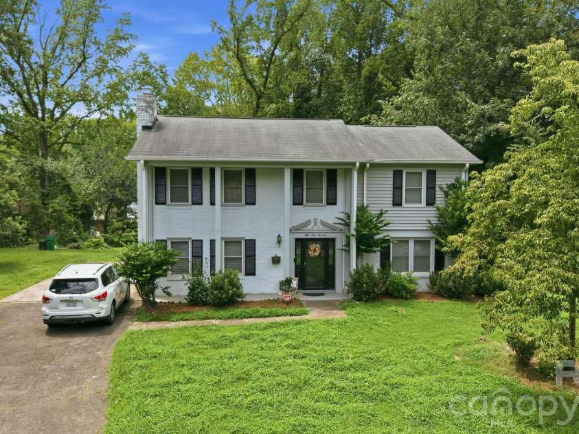 5914 Quiet Cove Court, Charlotte, NC 28215.  MLS# CAR4411070, YatesRealty ID 41777. 