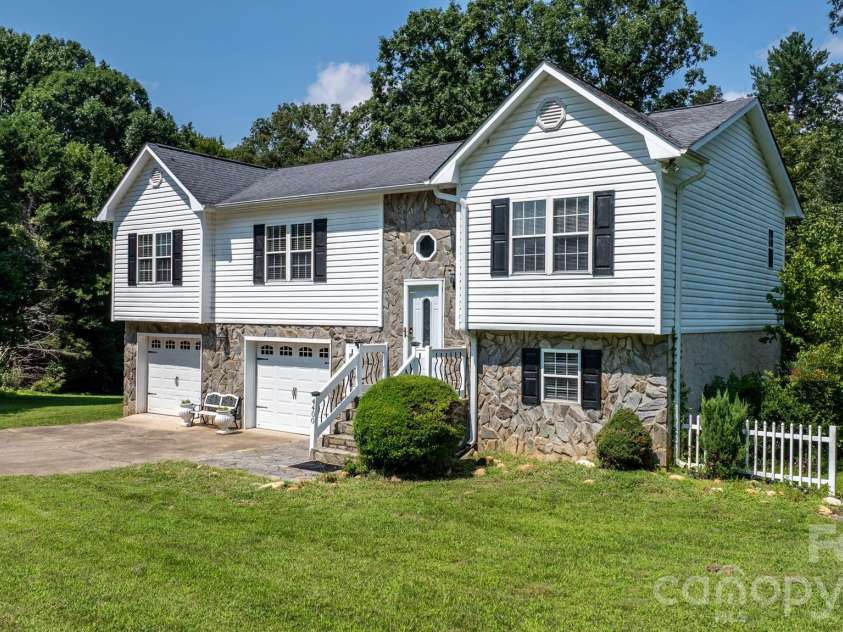 4400 Willowood Drive, Morganton, NC 28655.  MLS# CAR4409635, YatesRealty ID 41778. 