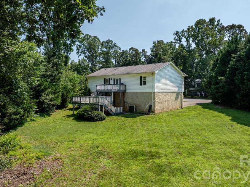 4400 Willowood Drive, Morganton, NC 28655.  MLS# CAR4409635, YatesRealty ID 41778. 