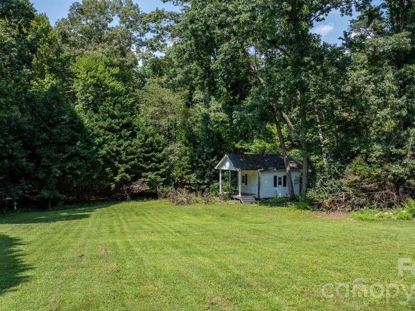 4400 Willowood Drive, Morganton, NC 28655.  MLS# CAR4409635, YatesRealty ID 41778. 