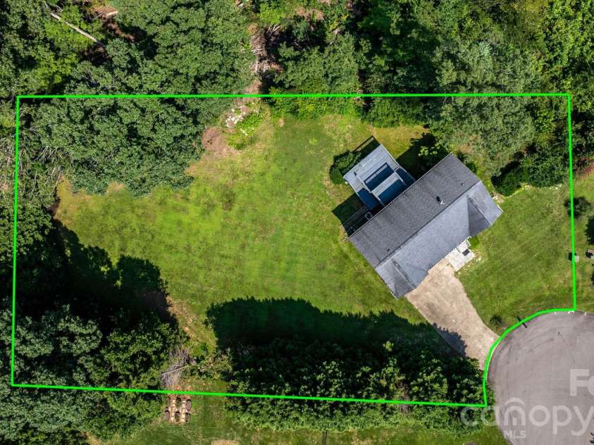 4400 Willowood Drive, Morganton, NC 28655.  MLS# CAR4409635, YatesRealty ID 41778. 