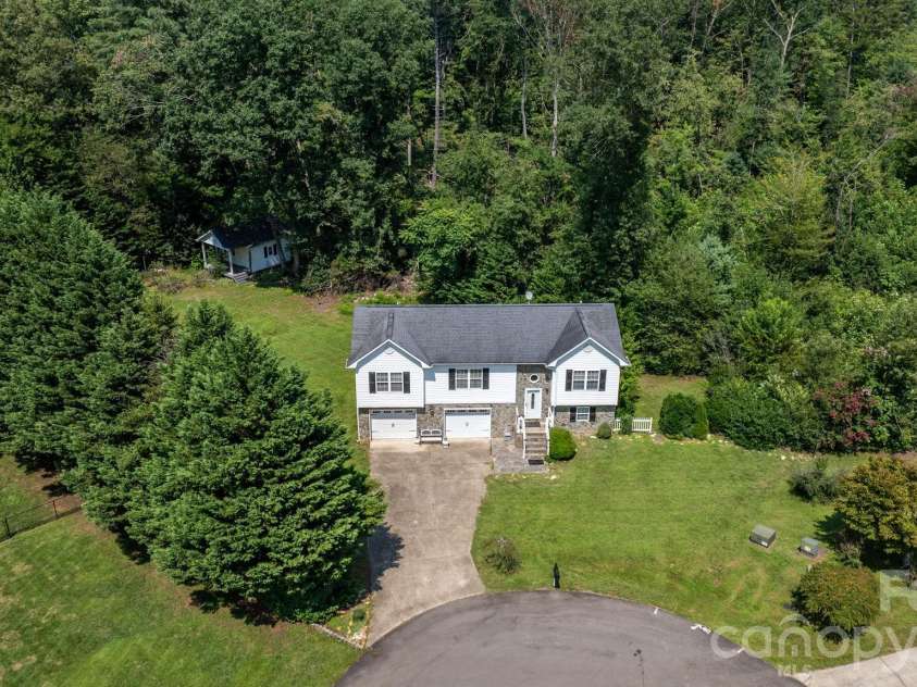 4400 Willowood Drive, Morganton, NC 28655.  MLS# CAR4409635, YatesRealty ID 41778. 