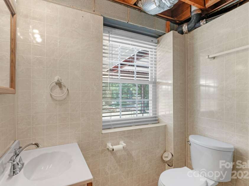 2036 Biggers Lake Road, Shelby, NC 28152.  MLS# CAR4273982, YatesRealty ID 4178. Basement full bathroom