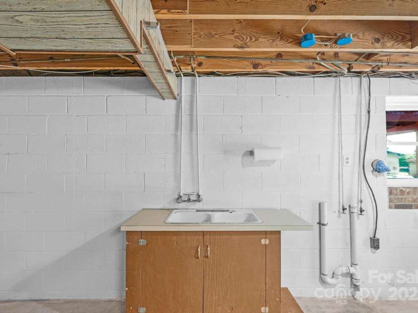 2036 Biggers Lake Road, Shelby, NC 28152.  MLS# CAR4273982, YatesRealty ID 4178. Basement laundry sink