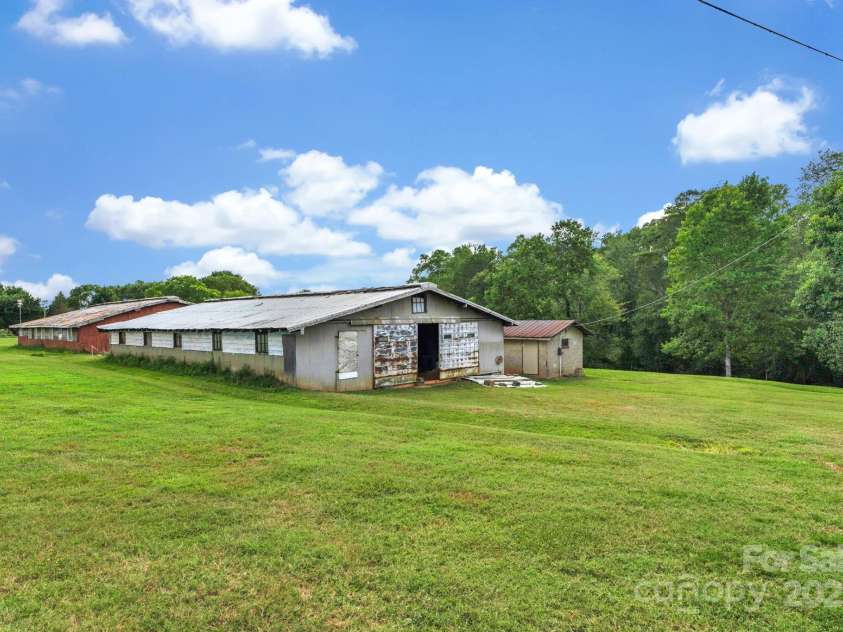 2036 Biggers Lake Road, Shelby, NC 28152.  MLS# CAR4273982, YatesRealty ID 4178. Large barn