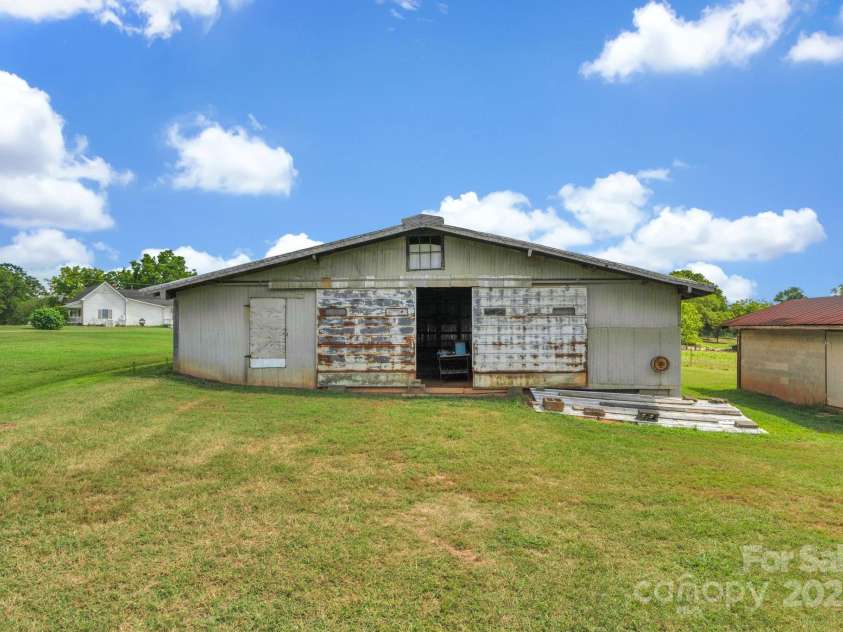 2036 Biggers Lake Road, Shelby, NC 28152.  MLS# CAR4273982, YatesRealty ID 4178. Large barn 