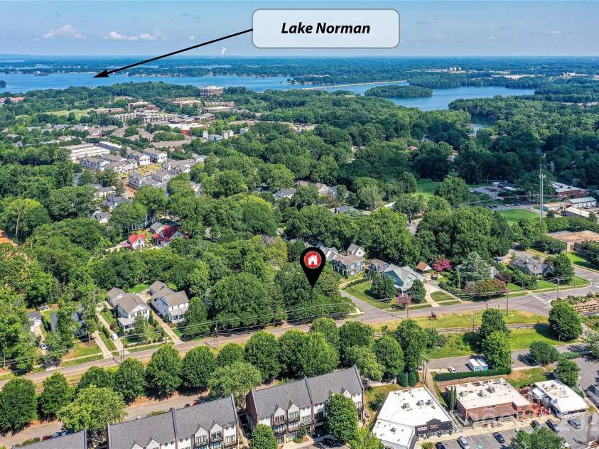 504 Potts Street, Davidson, NC 28036.  MLS# CAR4274445, YatesRealty ID 4178. Close proximity to Lake Norman