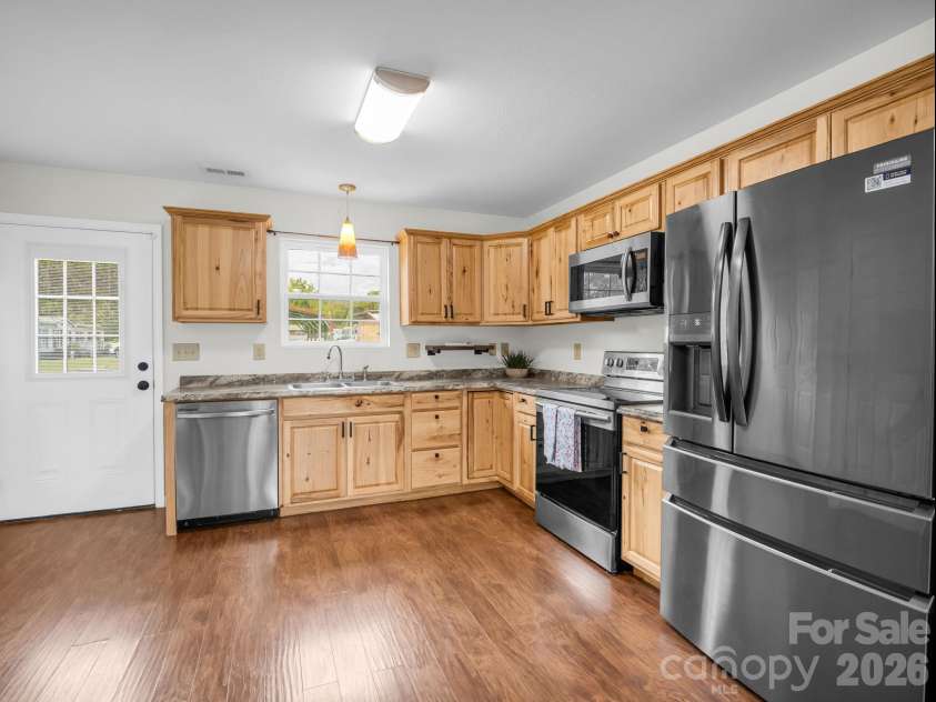 40 Eddie Drive, Old Fort, NC 28762.  MLS# CAR4431984, YatesRealty ID 41780. Large open kitchen