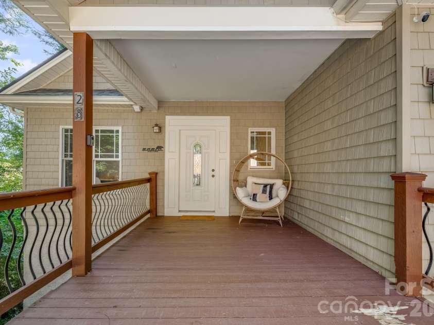 28 Greenbriar Road, Black Mountain, NC 28711.  MLS# CAR4408381, YatesRealty ID 41783. 