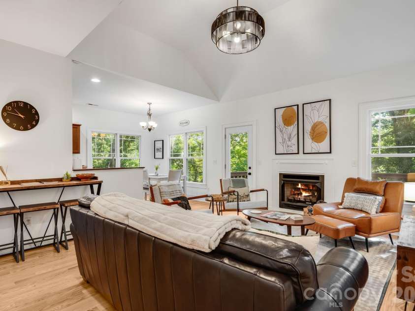 28 Greenbriar Road, Black Mountain, NC 28711.  MLS# CAR4408381, YatesRealty ID 41783. 