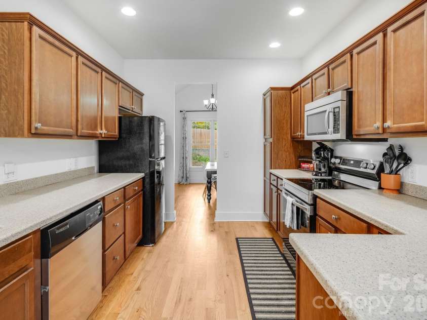 28 Greenbriar Road, Black Mountain, NC 28711.  MLS# CAR4408381, YatesRealty ID 41783. 