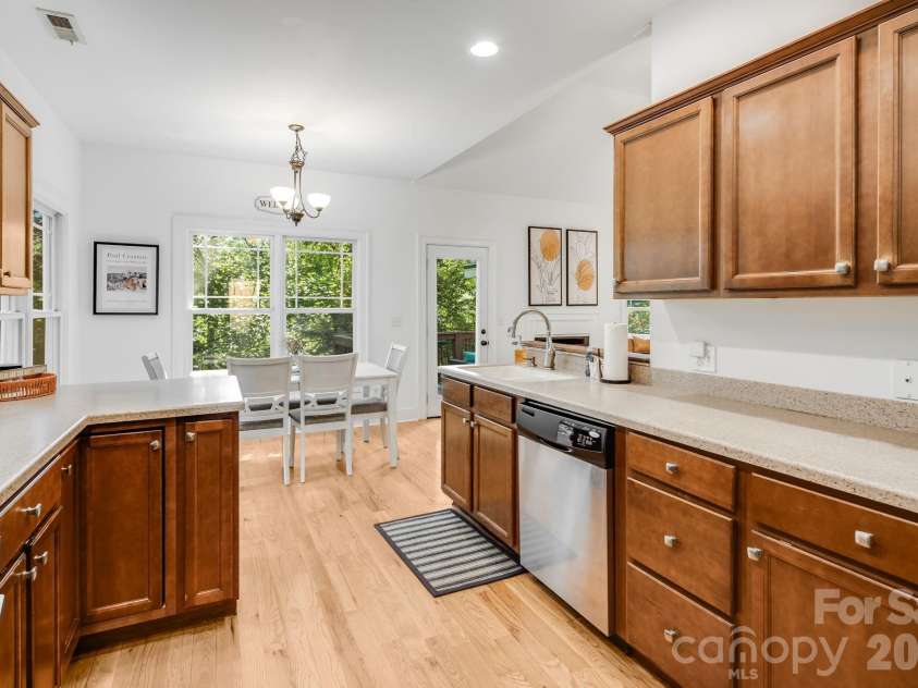 28 Greenbriar Road, Black Mountain, NC 28711.  MLS# CAR4408381, YatesRealty ID 41783. 