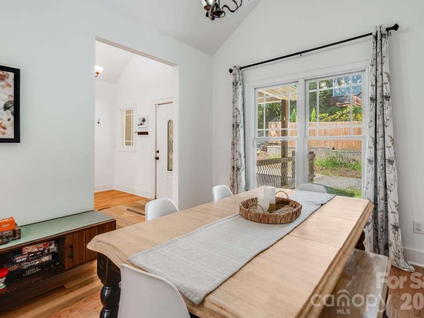28 Greenbriar Road, Black Mountain, NC 28711.  MLS# CAR4408381, YatesRealty ID 41783. 
