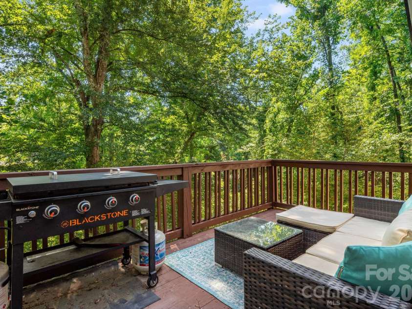 28 Greenbriar Road, Black Mountain, NC 28711.  MLS# CAR4408381, YatesRealty ID 41783. 