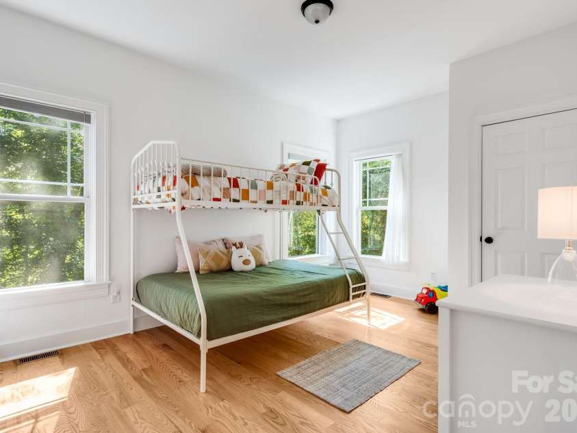 28 Greenbriar Road, Black Mountain, NC 28711.  MLS# CAR4408381, YatesRealty ID 41783. 