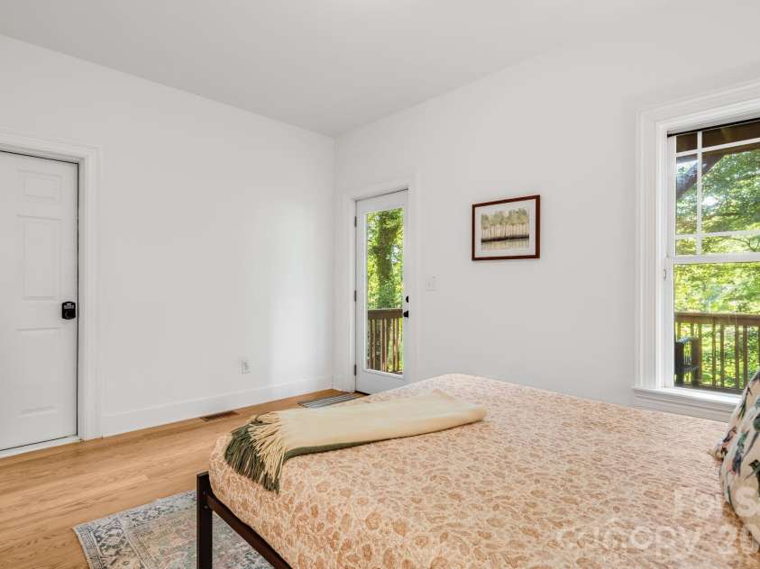 28 Greenbriar Road, Black Mountain, NC 28711.  MLS# CAR4408381, YatesRealty ID 41783. 