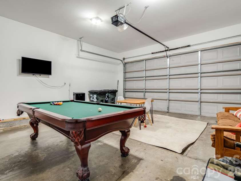 28 Greenbriar Road, Black Mountain, NC 28711.  MLS# CAR4408381, YatesRealty ID 41783. 