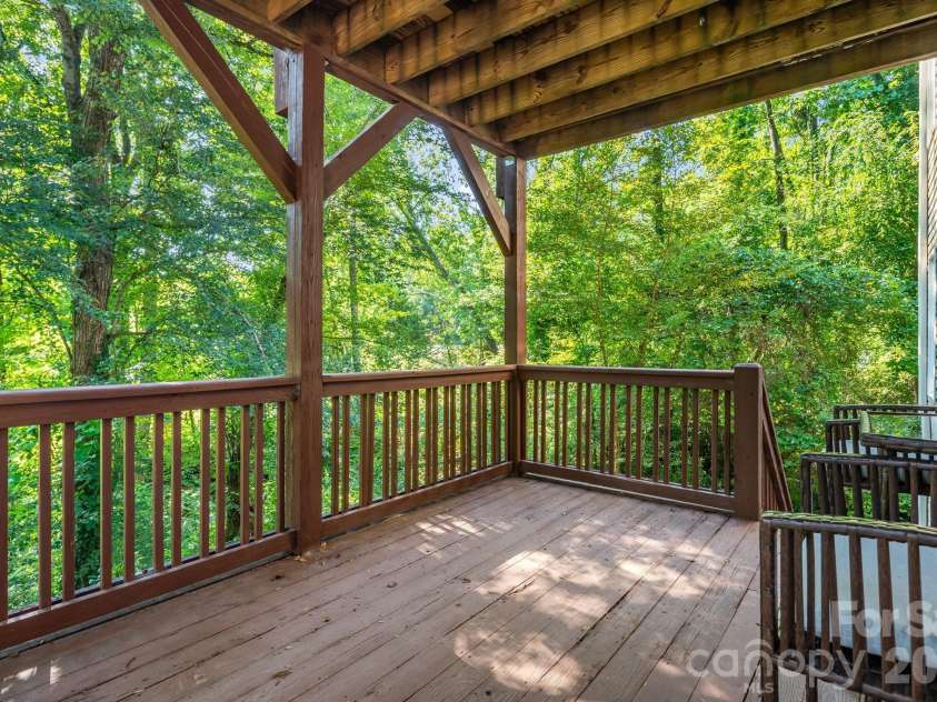 28 Greenbriar Road, Black Mountain, NC 28711.  MLS# CAR4408381, YatesRealty ID 41783. 