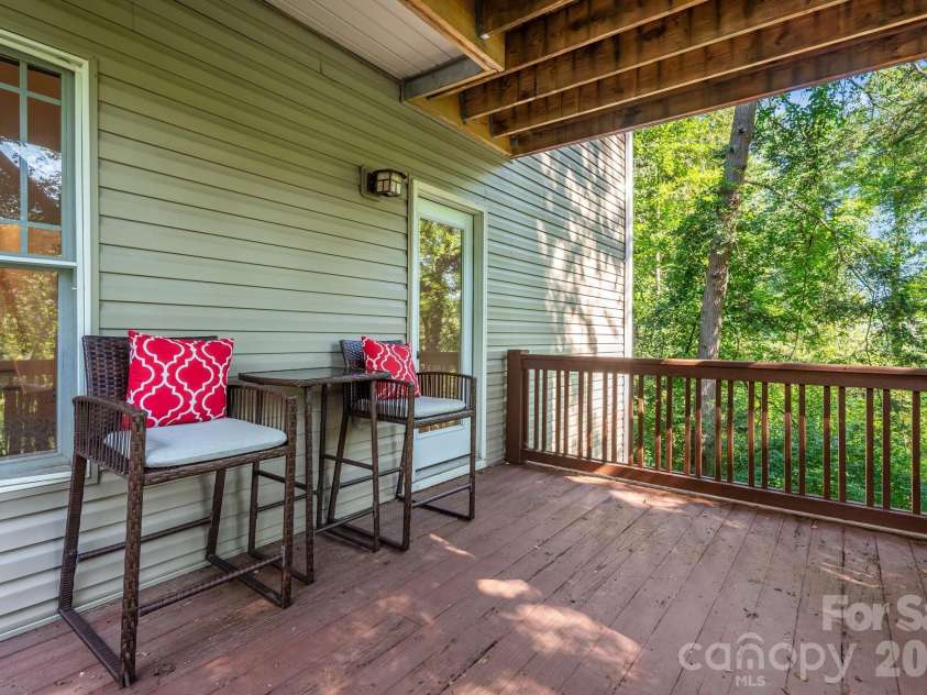 28 Greenbriar Road, Black Mountain, NC 28711.  MLS# CAR4408381, YatesRealty ID 41783. 