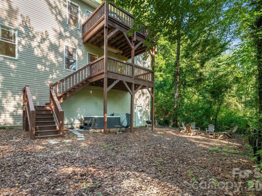 28 Greenbriar Road, Black Mountain, NC 28711.  MLS# CAR4408381, YatesRealty ID 41783. 