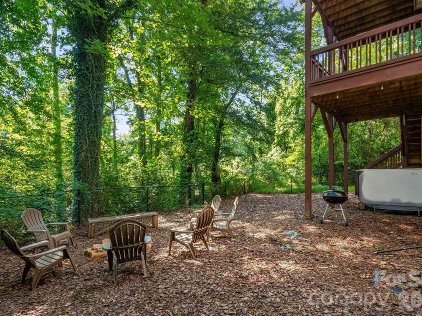 28 Greenbriar Road, Black Mountain, NC 28711.  MLS# CAR4408381, YatesRealty ID 41783. 