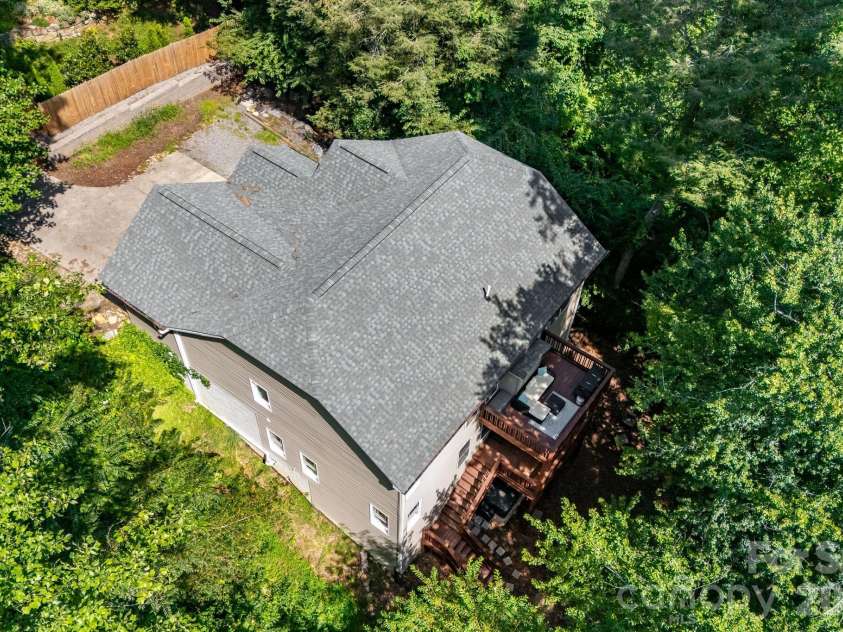 28 Greenbriar Road, Black Mountain, NC 28711.  MLS# CAR4408381, YatesRealty ID 41783. 