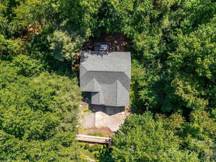 28 Greenbriar Road, Black Mountain, NC 28711.  MLS# CAR4408381, YatesRealty ID 41783. 