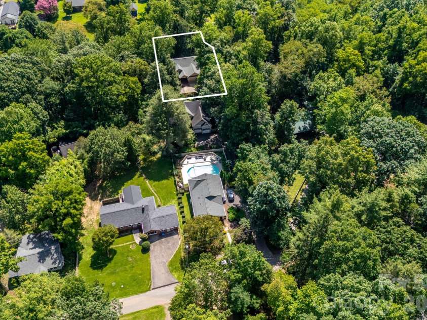 28 Greenbriar Road, Black Mountain, NC 28711.  MLS# CAR4408381, YatesRealty ID 41783. 
