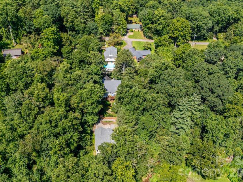 28 Greenbriar Road, Black Mountain, NC 28711.  MLS# CAR4408381, YatesRealty ID 41783. 