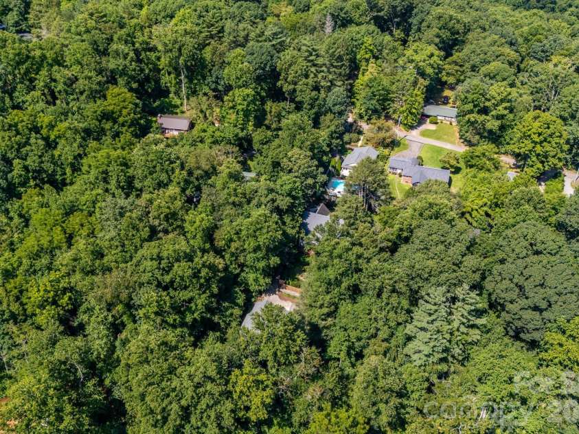 28 Greenbriar Road, Black Mountain, NC 28711.  MLS# CAR4408381, YatesRealty ID 41783. 