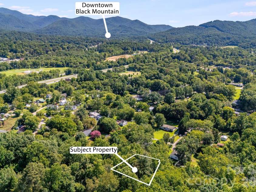 28 Greenbriar Road, Black Mountain, NC 28711.  MLS# CAR4408381, YatesRealty ID 41783. 