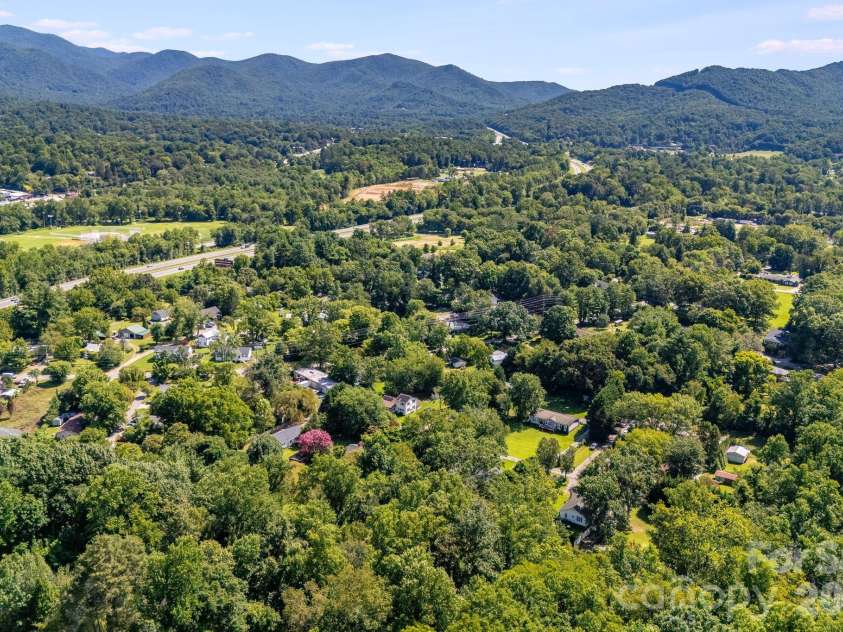 28 Greenbriar Road, Black Mountain, NC 28711.  MLS# CAR4408381, YatesRealty ID 41783. 