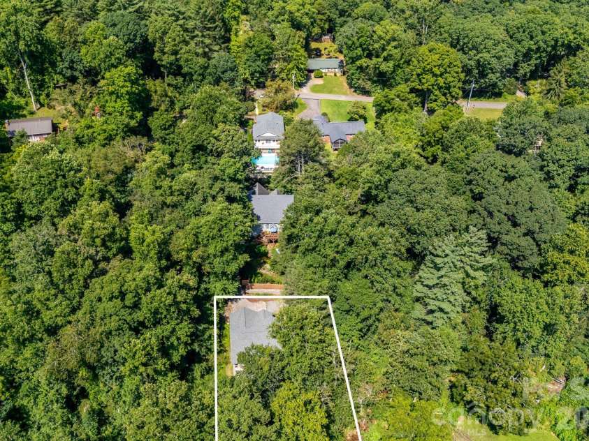 28 Greenbriar Road, Black Mountain, NC 28711.  MLS# CAR4408381, YatesRealty ID 41783. 