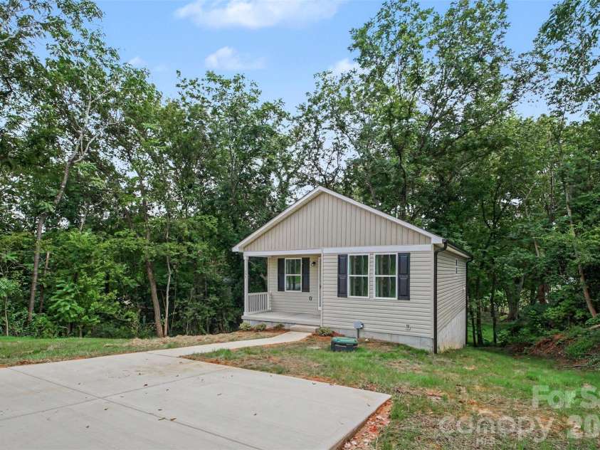 155 Corban Avenue, Concord, NC 28025.  MLS# CAR4405826, YatesRealty ID 41785. 