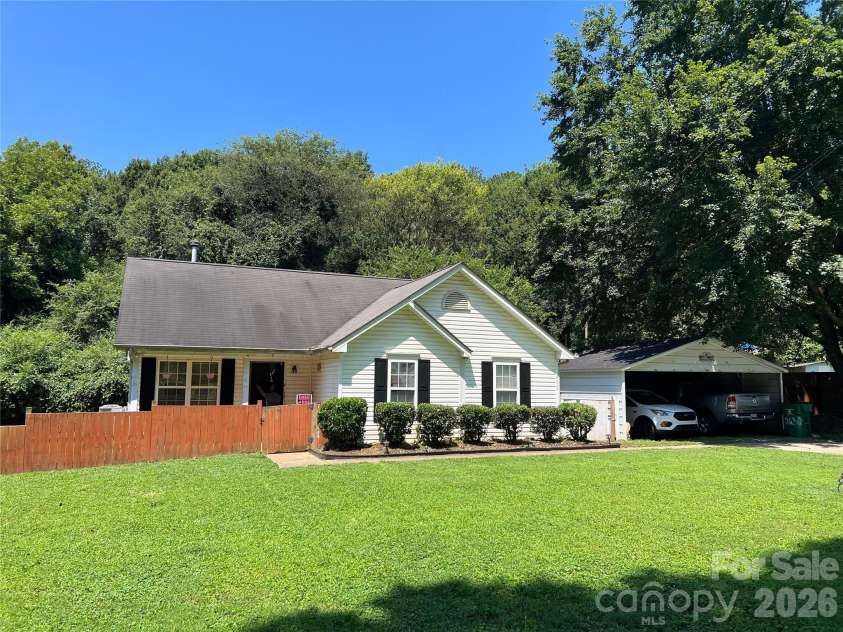 2630 Larry Drive, Charlotte, NC 28214.  MLS# CAR4412165, YatesRealty ID 41786. 