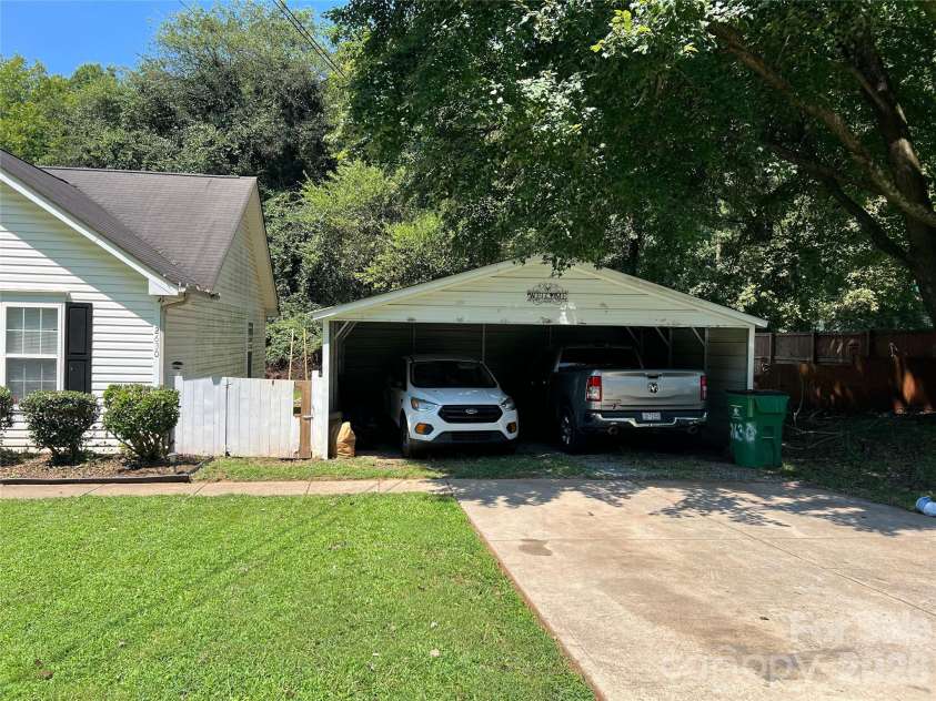 2630 Larry Drive, Charlotte, NC 28214.  MLS# CAR4412165, YatesRealty ID 41786. 