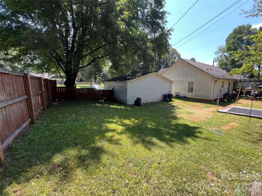 2630 Larry Drive, Charlotte, NC 28214.  MLS# CAR4412165, YatesRealty ID 41786. 