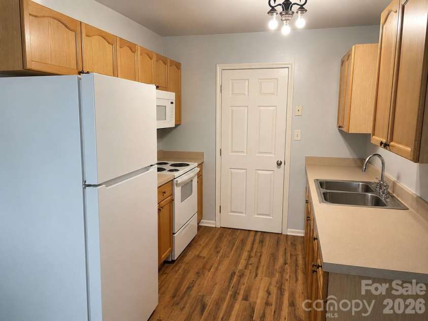 2630 Larry Drive, Charlotte, NC 28214.  MLS# CAR4412165, YatesRealty ID 41786. 