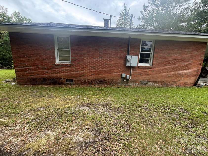 5136 Chinaberry Road, Florence, SC 29506.  MLS# CAR4412147, YatesRealty ID 41787. 