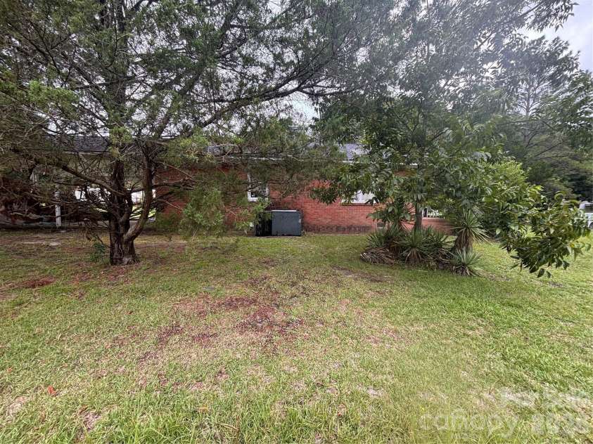 5136 Chinaberry Road, Florence, SC 29506.  MLS# CAR4412147, YatesRealty ID 41787. 