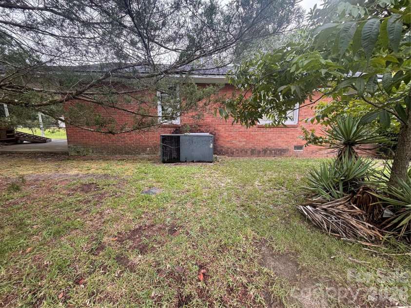 5136 Chinaberry Road, Florence, SC 29506.  MLS# CAR4412147, YatesRealty ID 41787. 