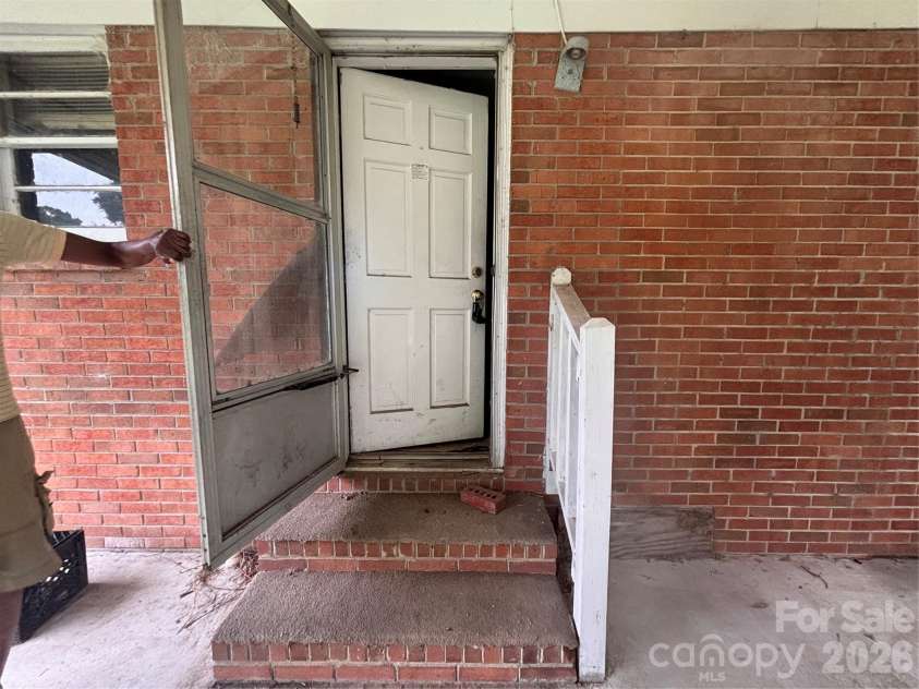 5136 Chinaberry Road, Florence, SC 29506.  MLS# CAR4412147, YatesRealty ID 41787. 