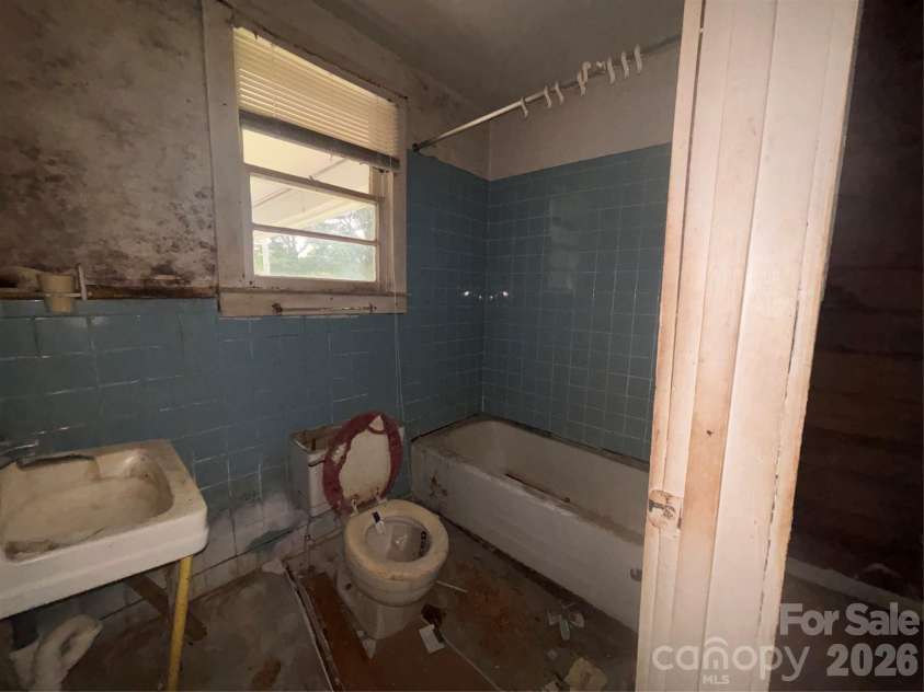 5136 Chinaberry Road, Florence, SC 29506.  MLS# CAR4412147, YatesRealty ID 41787. 
