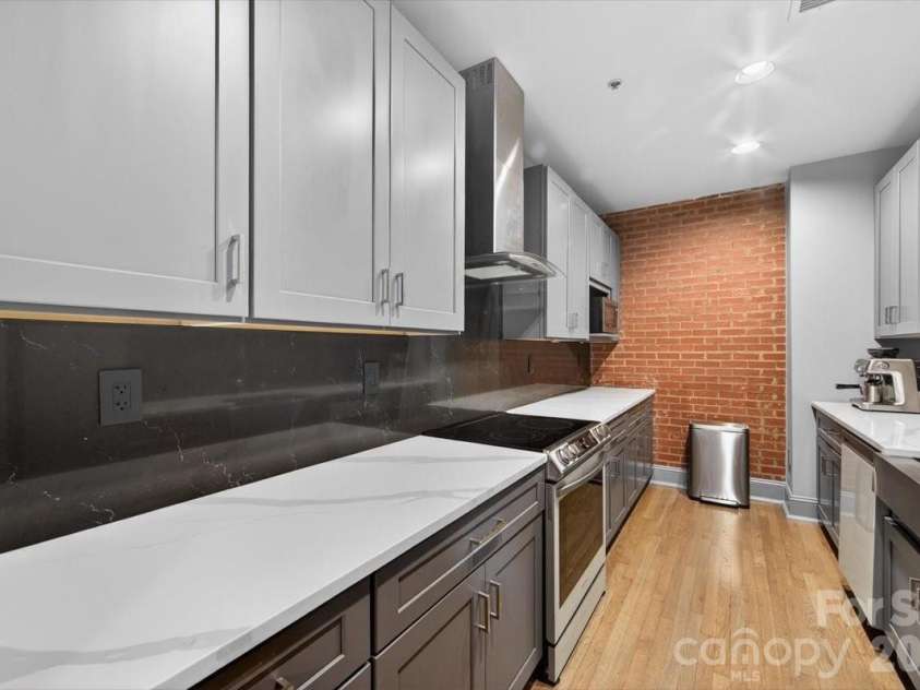 310 Arlington Avenue, Charlotte, NC 28203.  MLS# CAR4411977, YatesRealty ID 41789. 