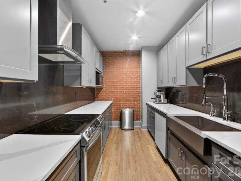 310 Arlington Avenue, Charlotte, NC 28203.  MLS# CAR4411977, YatesRealty ID 41789. 